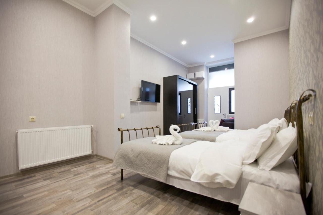 Metekhi Corner Apartments Tbilisi Exterior photo